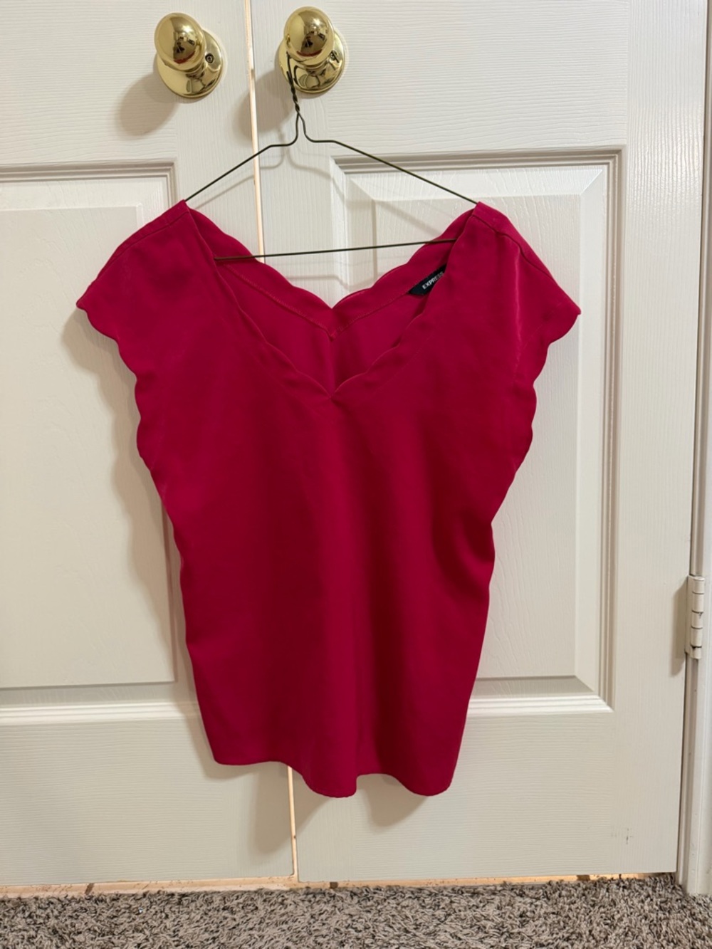 Express Scallop Edge V-Neck Camisole - Red